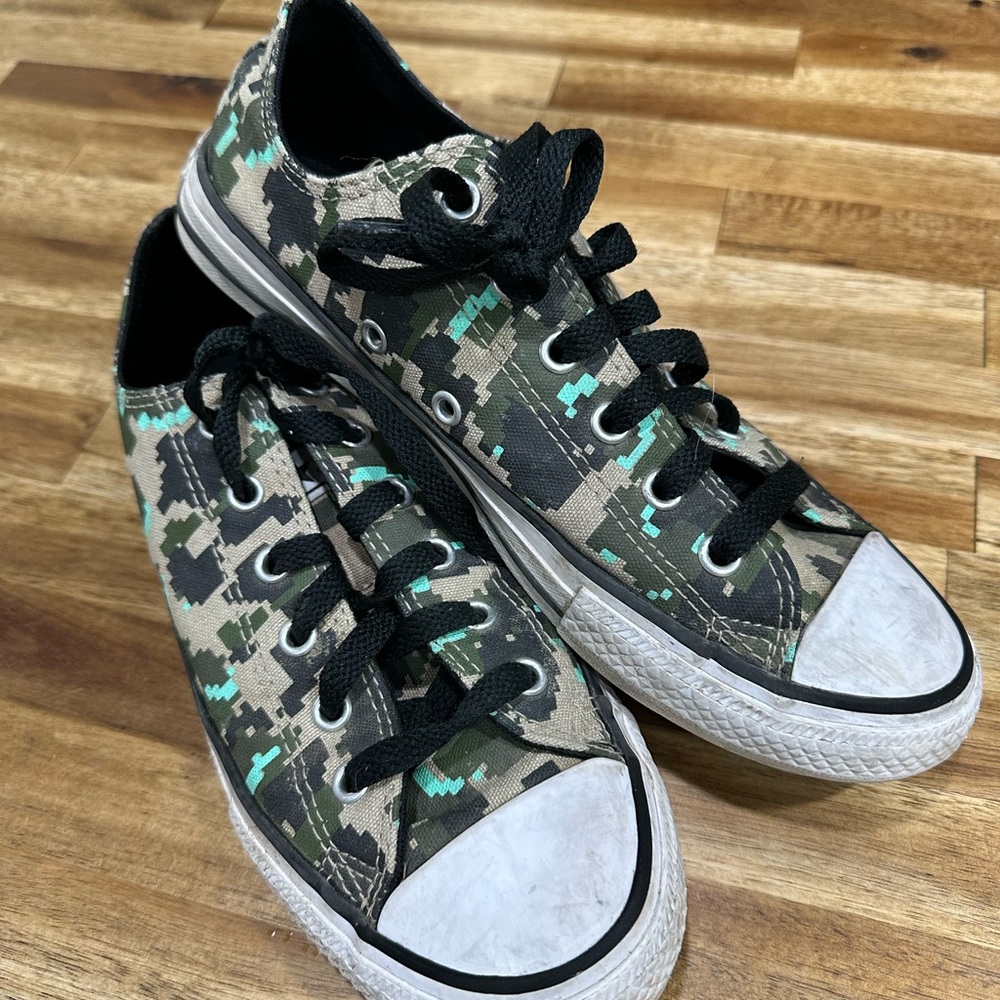 Camouflage Kids Sneakers, size 4.5